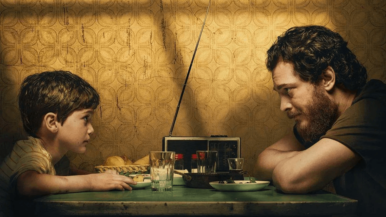 A scene from the movie Paper Lives