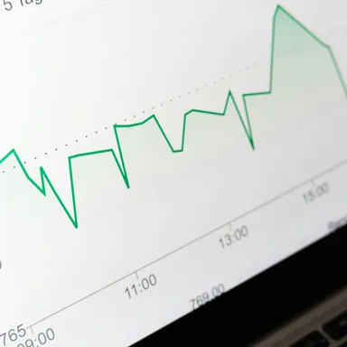 Hero image for guide post "How to Create Daily KPI Reports for Digital Marketing"